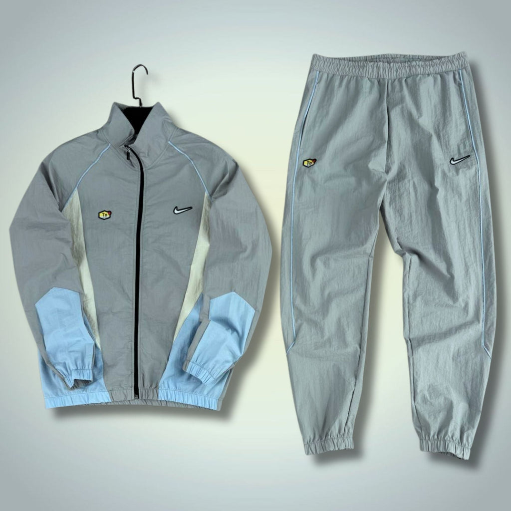 Nike TN Pánský Tkaný Sportovní Set. Šedý