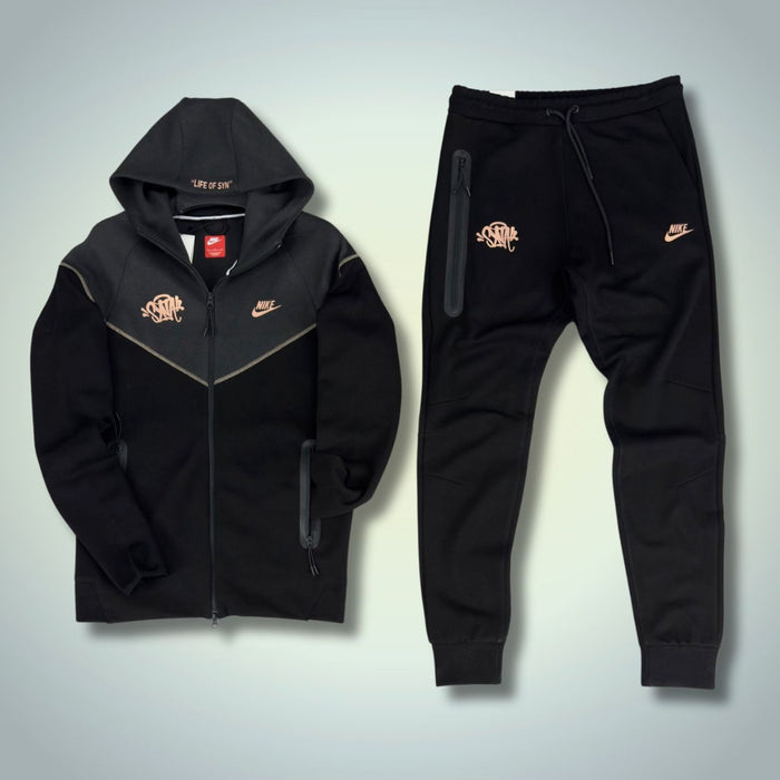 Pánská tepláková souprava Nike x Syna World Tech Fleece, černá. Model 2024. Prémiová kvalita