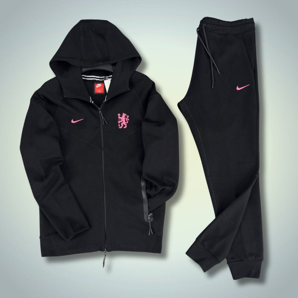 Pánská tepláková souprava Nike Liverpool Tech Fleece, černá. Model 2024. Prémiová kvalita