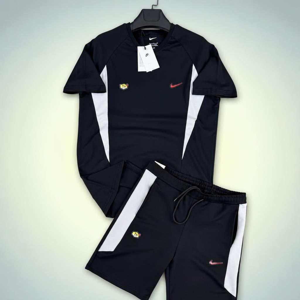 Nike TN pánská krátká sportovní souprava, kombinace černé a bílé. Premium kvalita