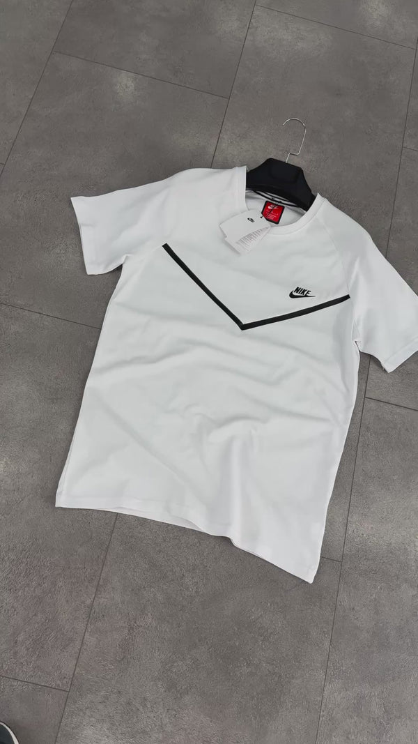 Dětské tričko Nike Tech Fleece, smetanové. Model 2024. Prémiová kvalita