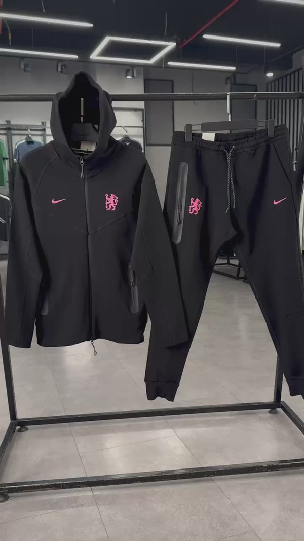 Pánská tepláková souprava Nike Liverpool Tech Fleece, černá. Model 2024. Prémiová kvalita