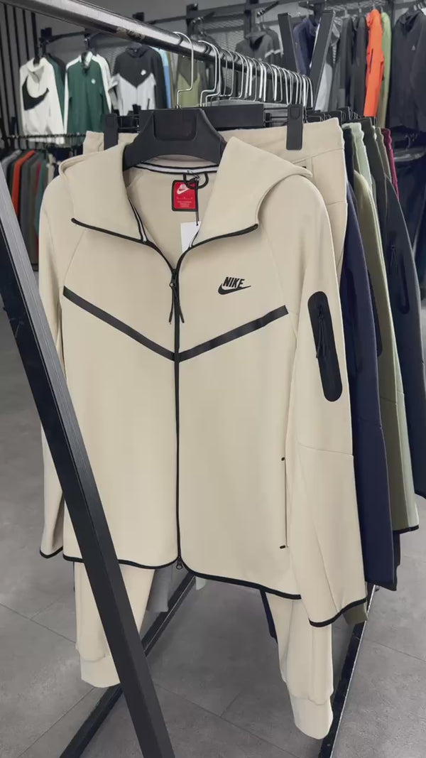 Pánská tepláková souprava Nike Tech Fleece, grafitová. Model 2024. Prémiová kvalita